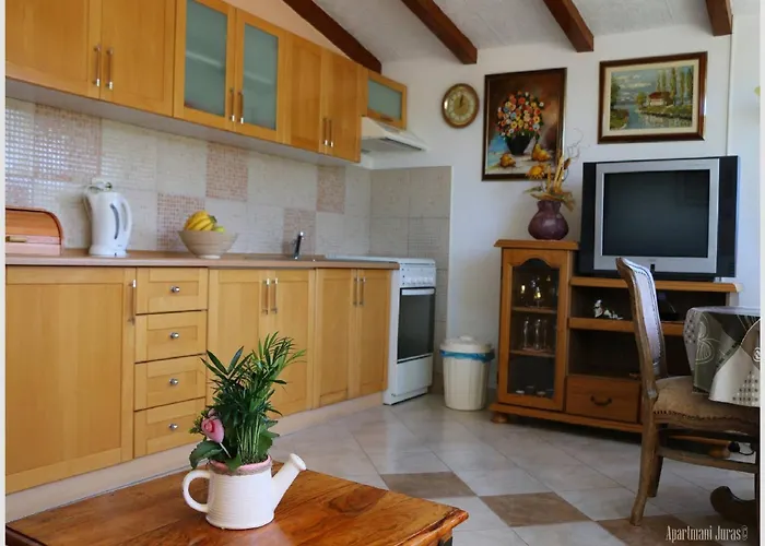 Juras - Two Bedroom With Sea View David Daire